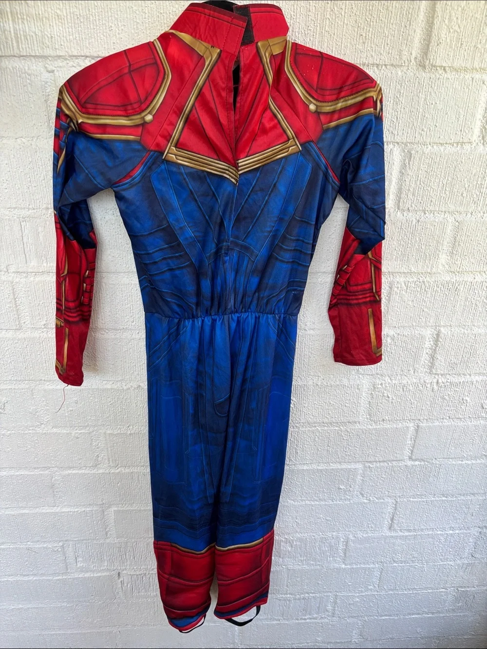 Captain Marvel Superhero Costume in Red, Blue & Gold sz M/8-10